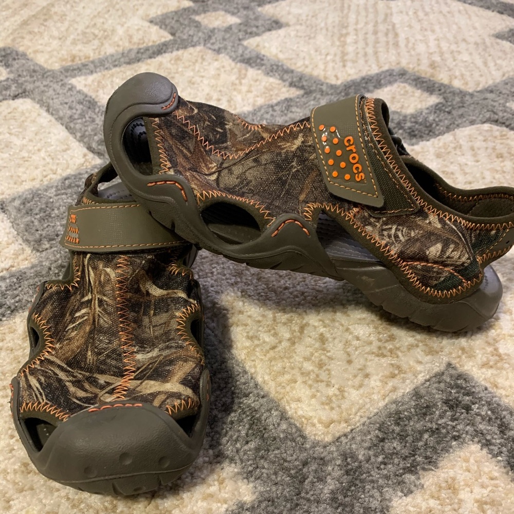Camouflage crocs